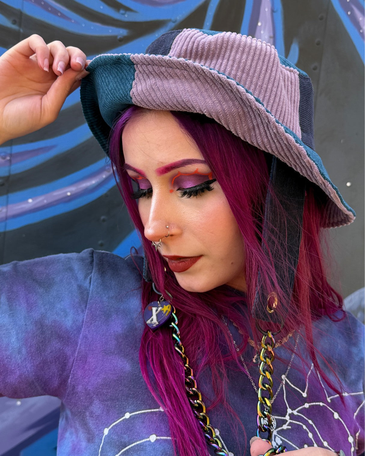 PATCHWORK CORDUROY BUCKET W- CHAIN #2